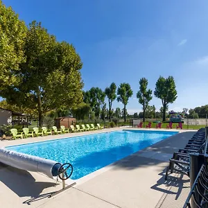 L'oasis Des Dombes Camping