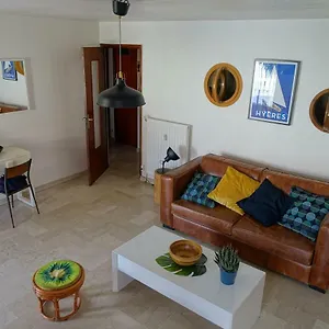 38m2 Avec Balcon En Plein Coeur De Ville Hyères